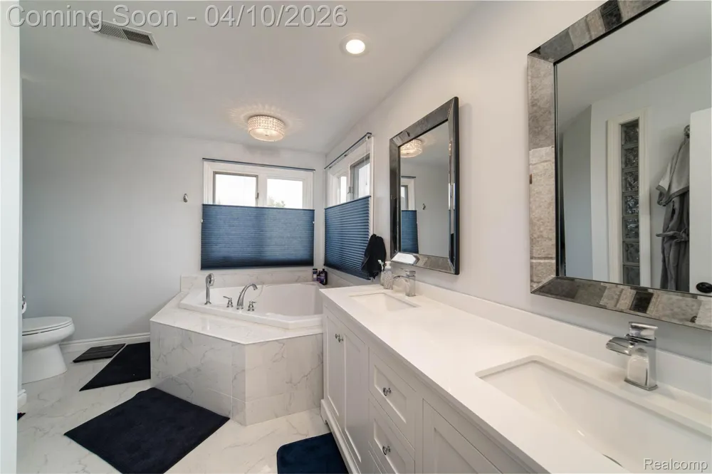 67102 Rachael Lane Washington Township, MI 48095