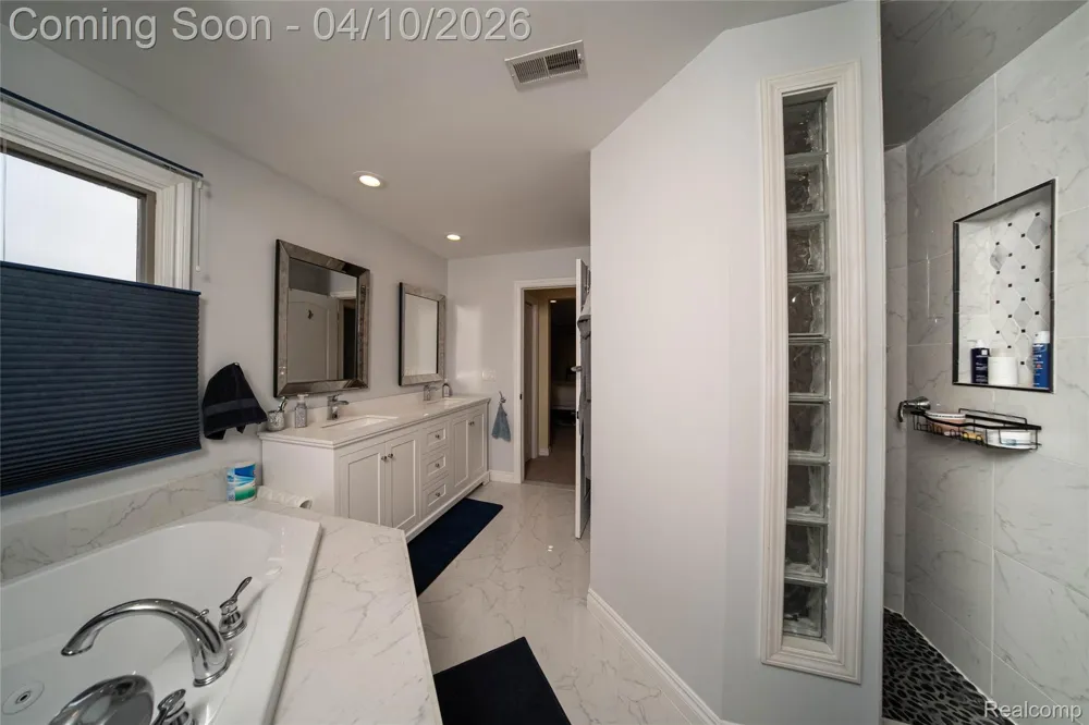 67102 Rachael Lane Washington Township, MI 48095