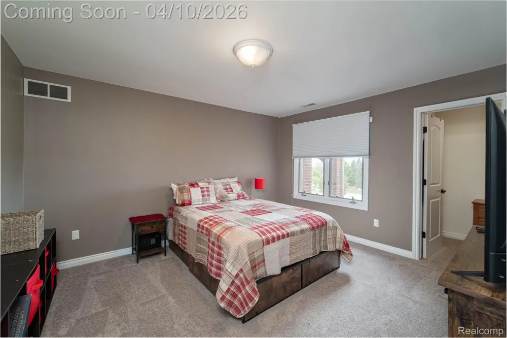 67102 Rachael Lane Washington Township, MI 48095
