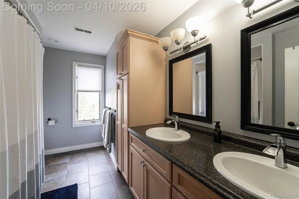67102 Rachael Lane Washington Township, MI 48095