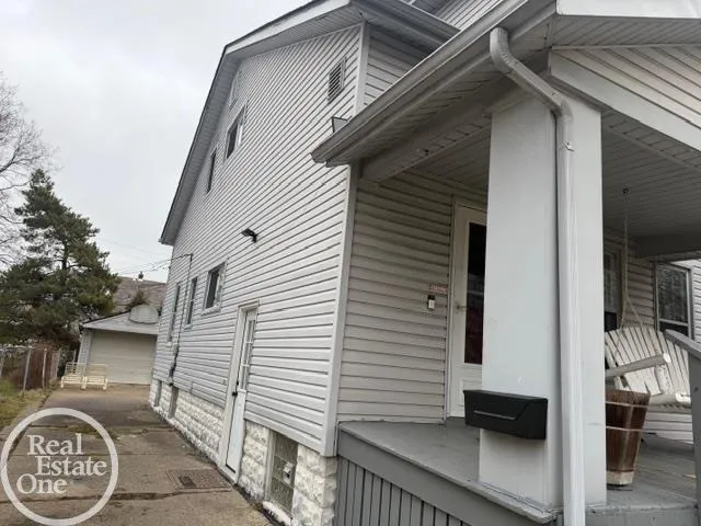 22138 Brittany Avenue Eastpointe City, MI 48021