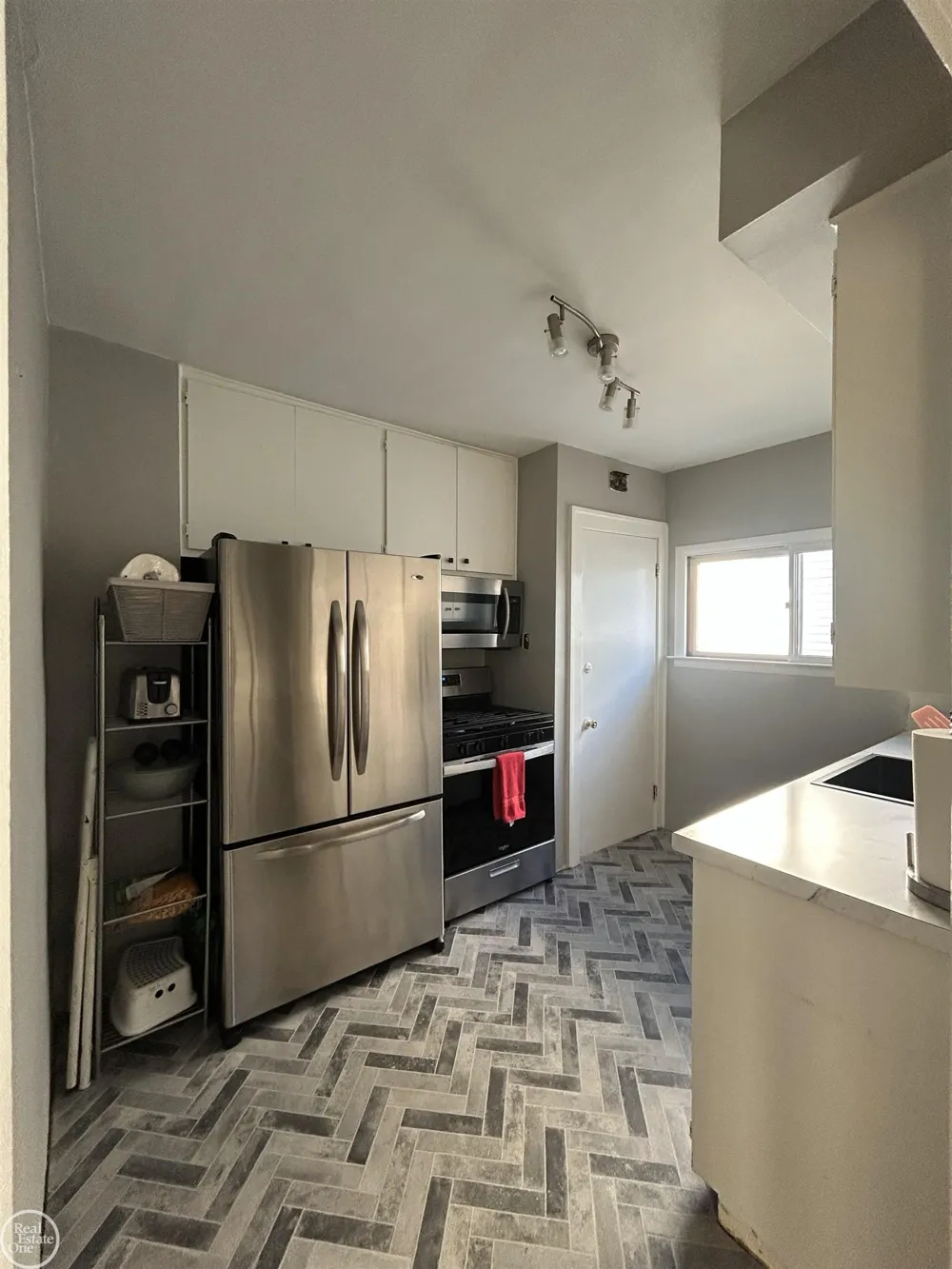 22138 Brittany Avenue Eastpointe City, MI 48021