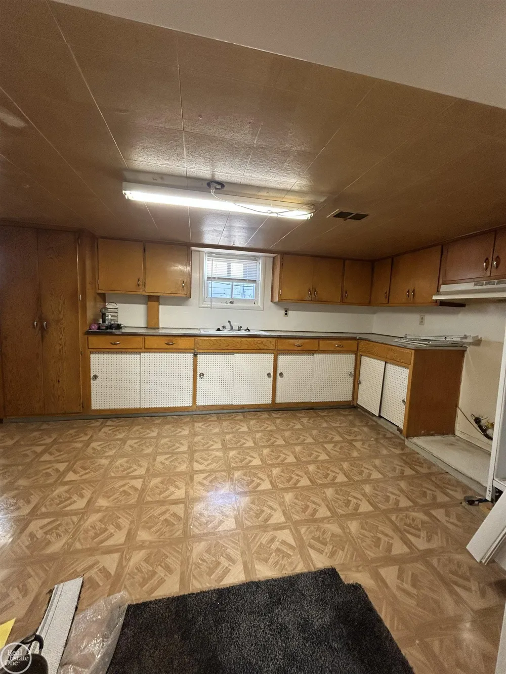22138 Brittany Avenue Eastpointe City, MI 48021