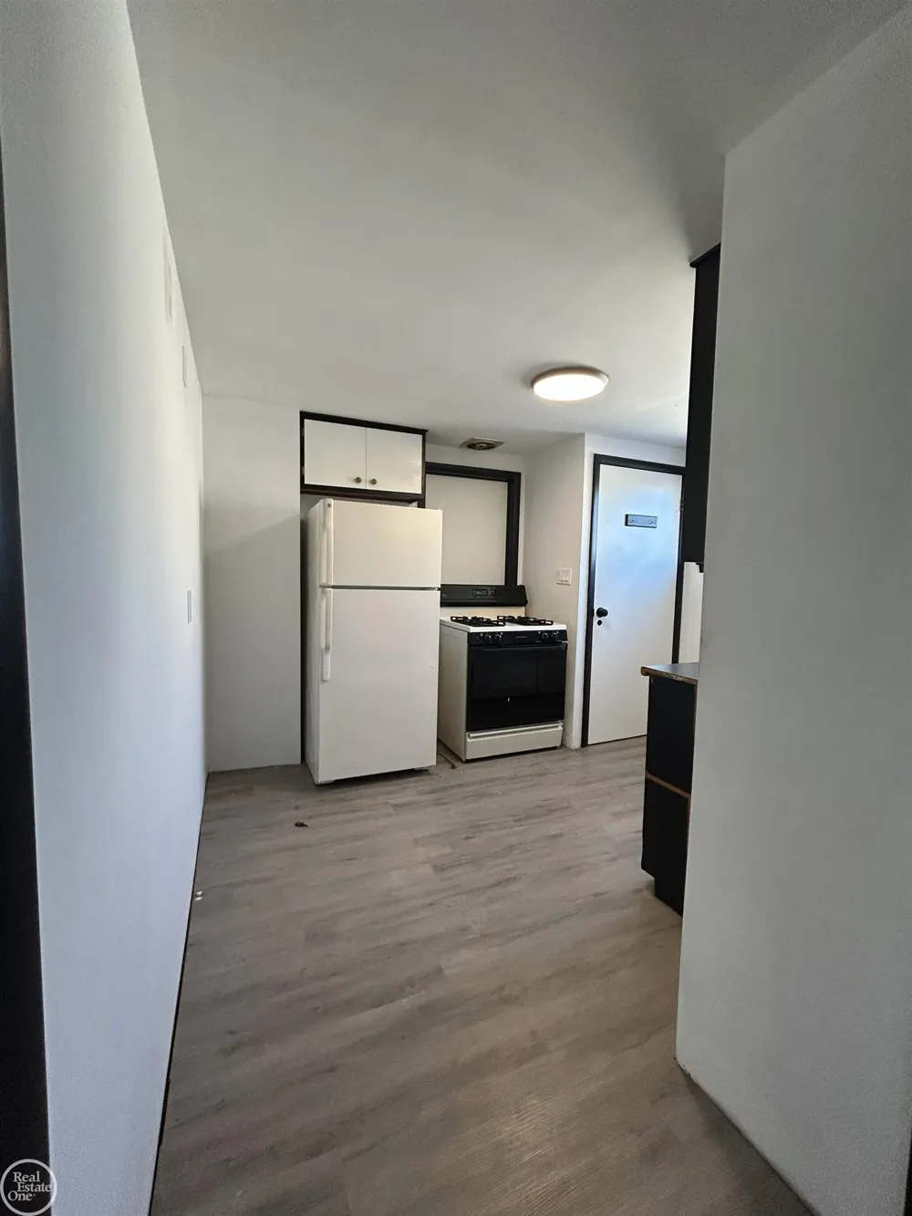 22138 Brittany Avenue Eastpointe City, MI 48021