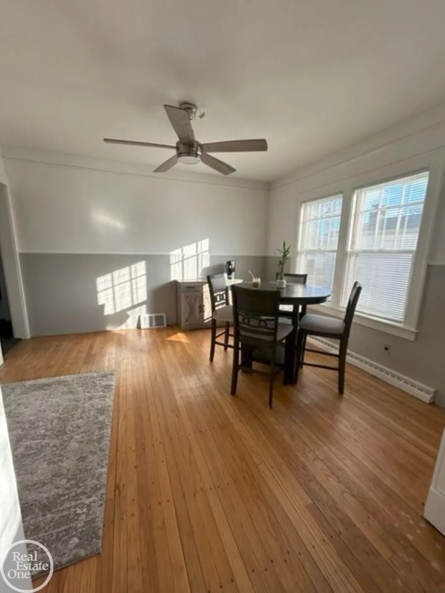 22138 Brittany Avenue Eastpointe City, MI 48021