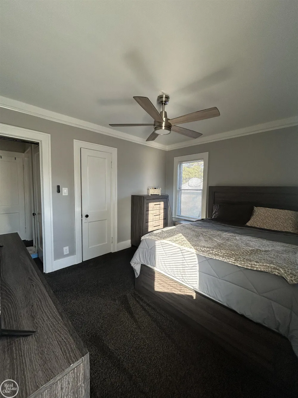 22138 Brittany Avenue Eastpointe City, MI 48021