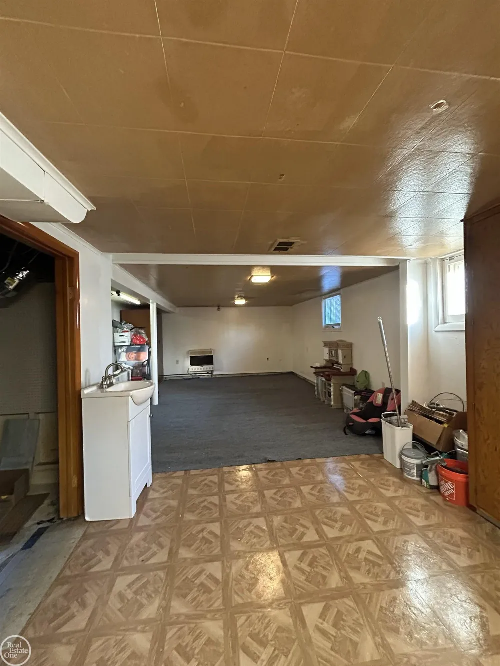 22138 Brittany Avenue Eastpointe City, MI 48021