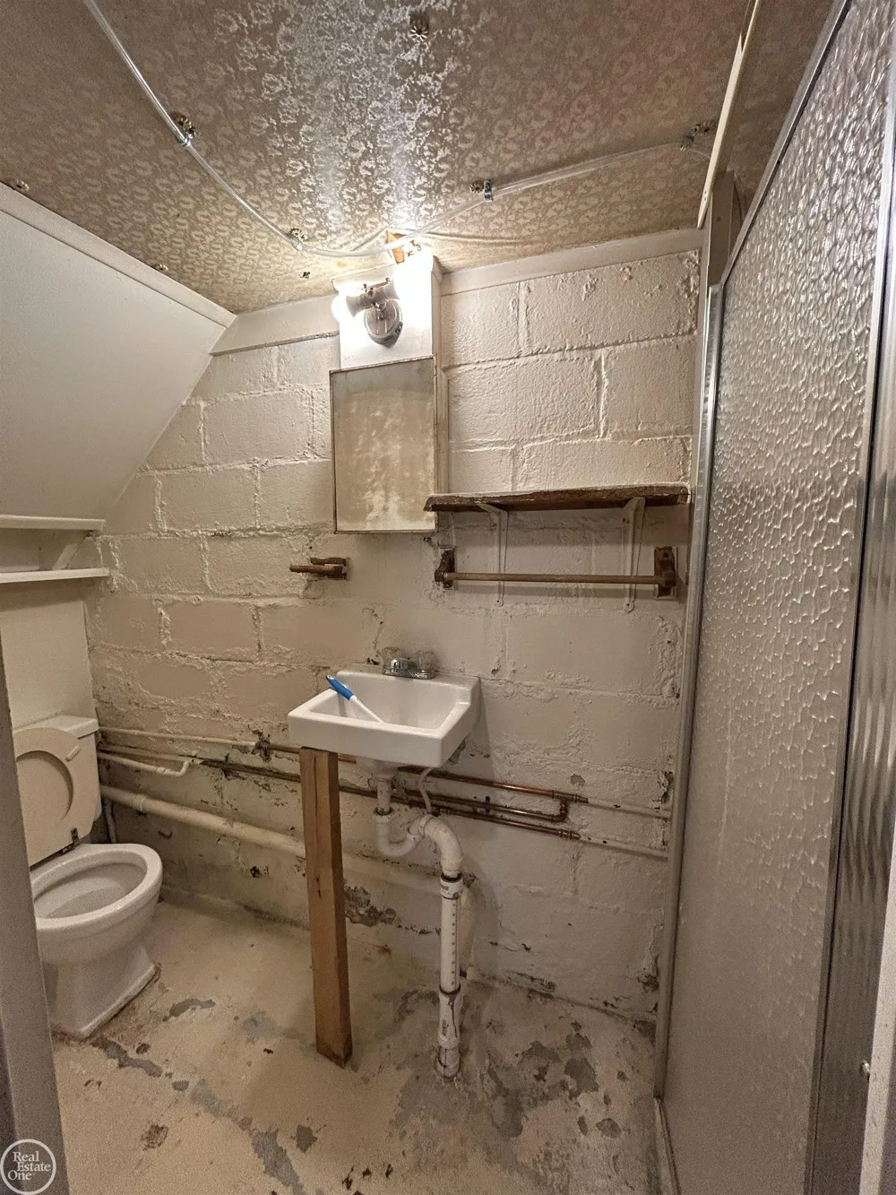22138 Brittany Avenue Eastpointe City, MI 48021
