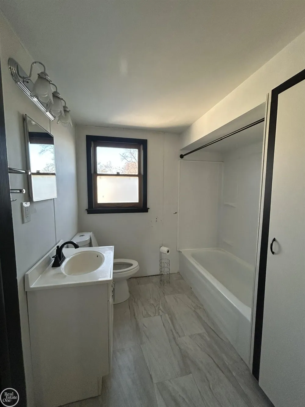22138 Brittany Avenue Eastpointe City, MI 48021