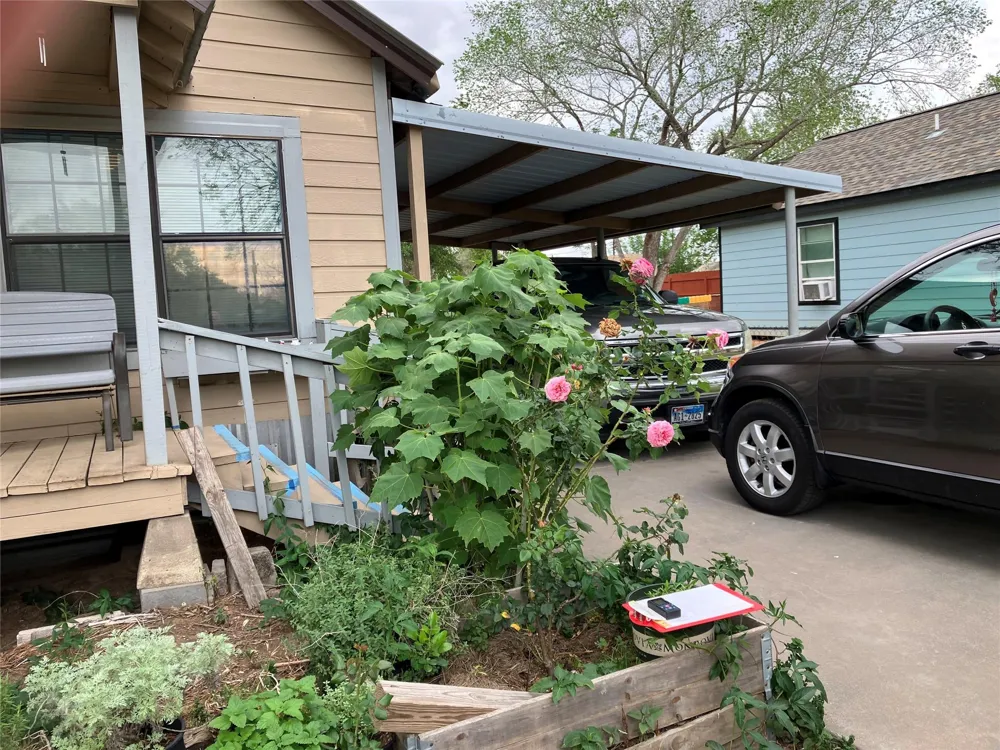 1010 Harlem El Campo, TX 77437