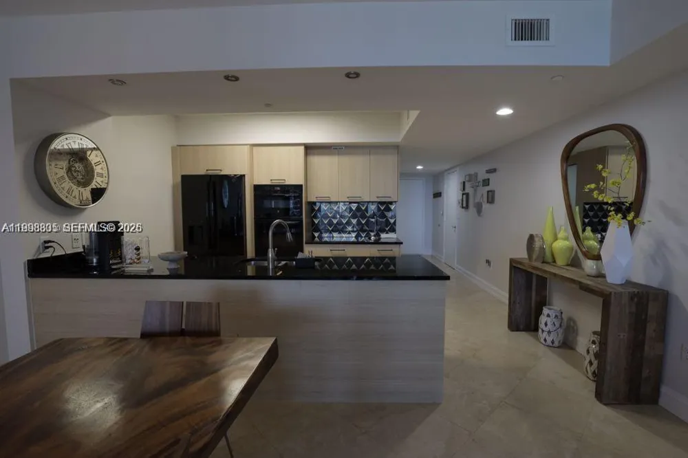 1830 S Ocean Dr #2011 Hallandale Beach, FL 33009