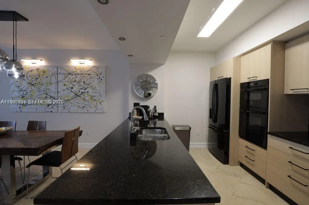 1830 S Ocean Dr #2011 Hallandale Beach, FL 33009