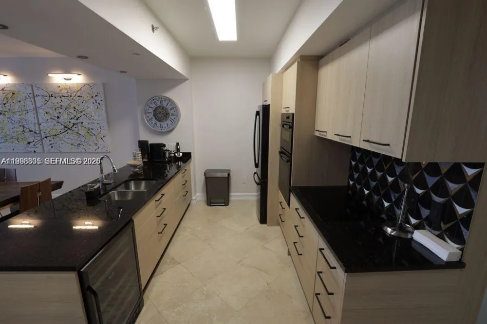 1830 S Ocean Dr #2011 Hallandale Beach, FL 33009
