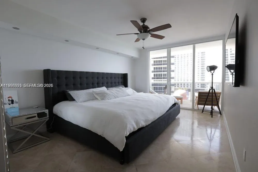 1830 S Ocean Dr #2011 Hallandale Beach, FL 33009