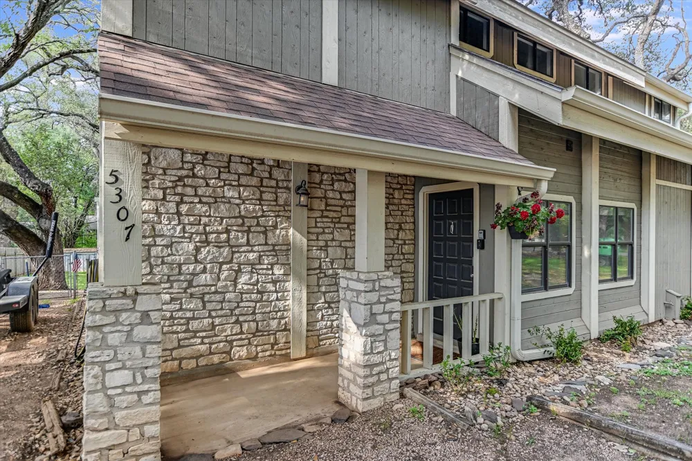 5307 Shady Oaks Circle Kingsland, TX 78639
