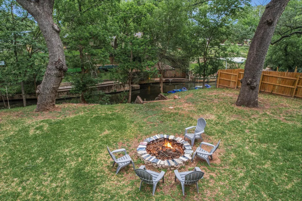 5307 Shady Oaks Circle Kingsland, TX 78639