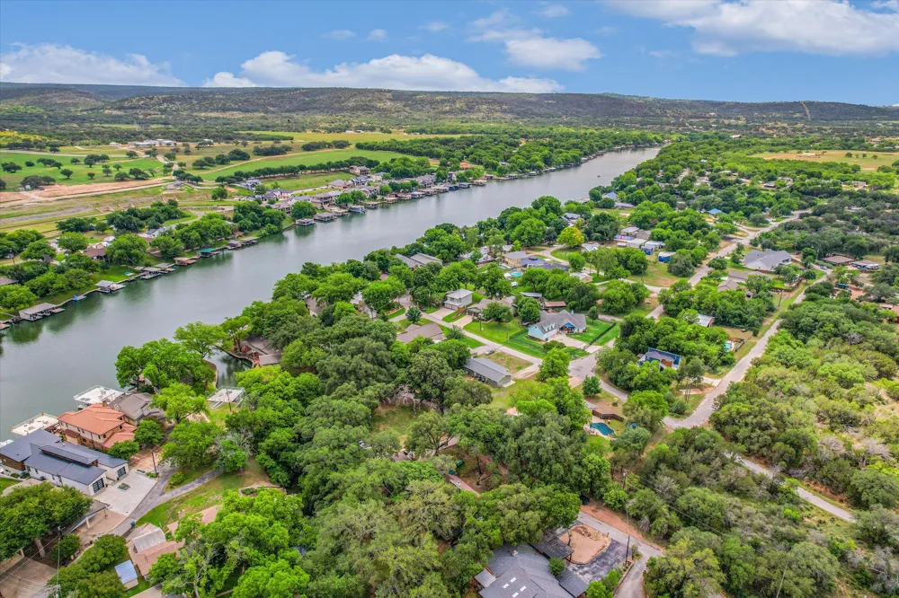 5307 Shady Oaks Circle Kingsland, TX 78639
