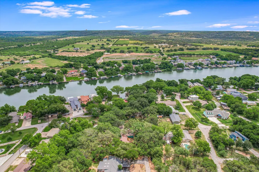 5307 Shady Oaks Circle Kingsland, TX 78639