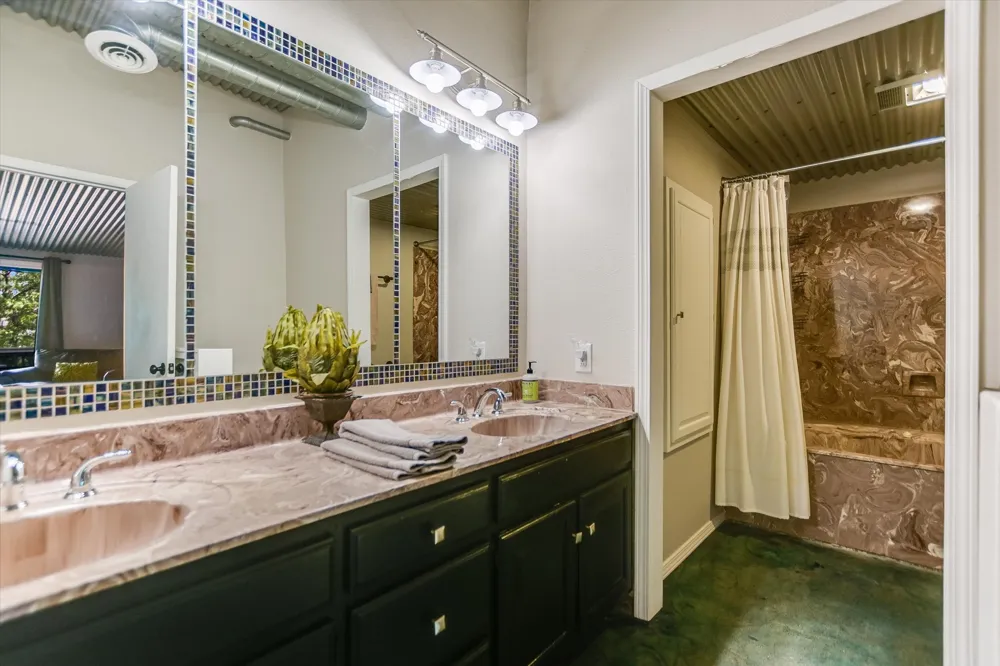 5307 Shady Oaks Circle Kingsland, TX 78639