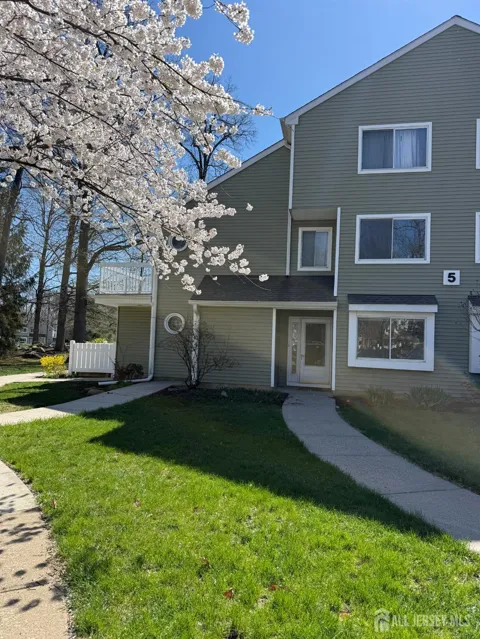 7 Foxtail Lane