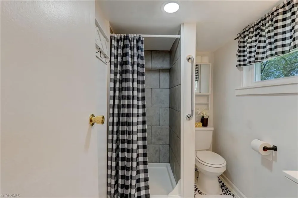 1723 E Meadow Road Eden, NC 27288