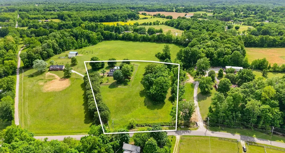 3146 Old Greenbrier Pike Greenbrier, TN 37073