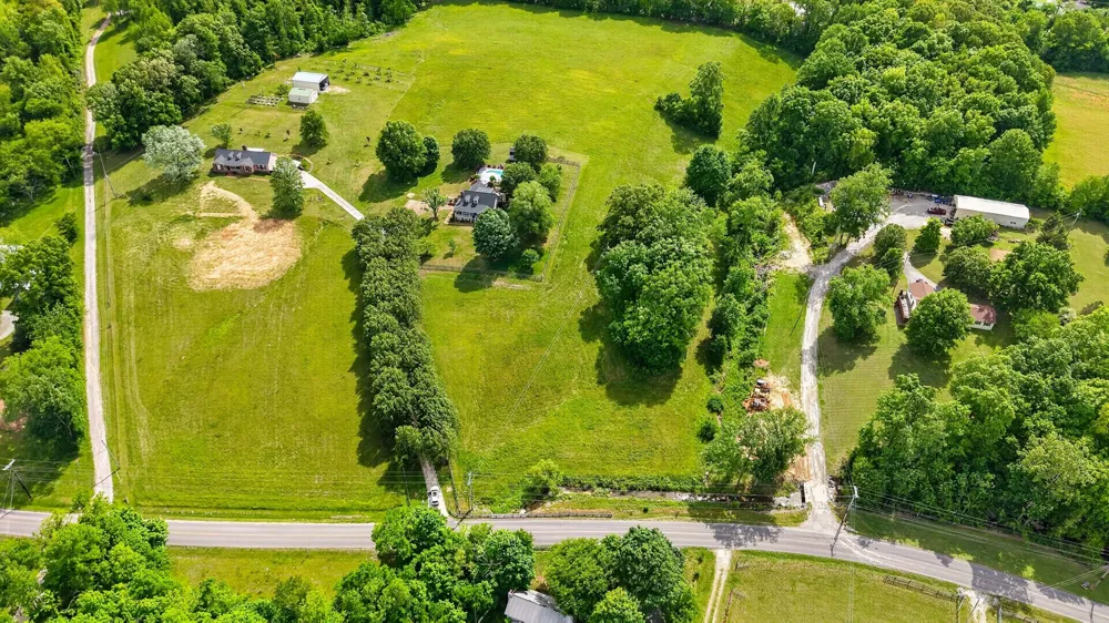 3146 Old Greenbrier Pike Greenbrier, TN 37073