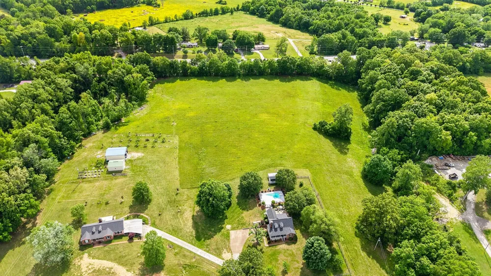 3146 Old Greenbrier Pike Greenbrier, TN 37073