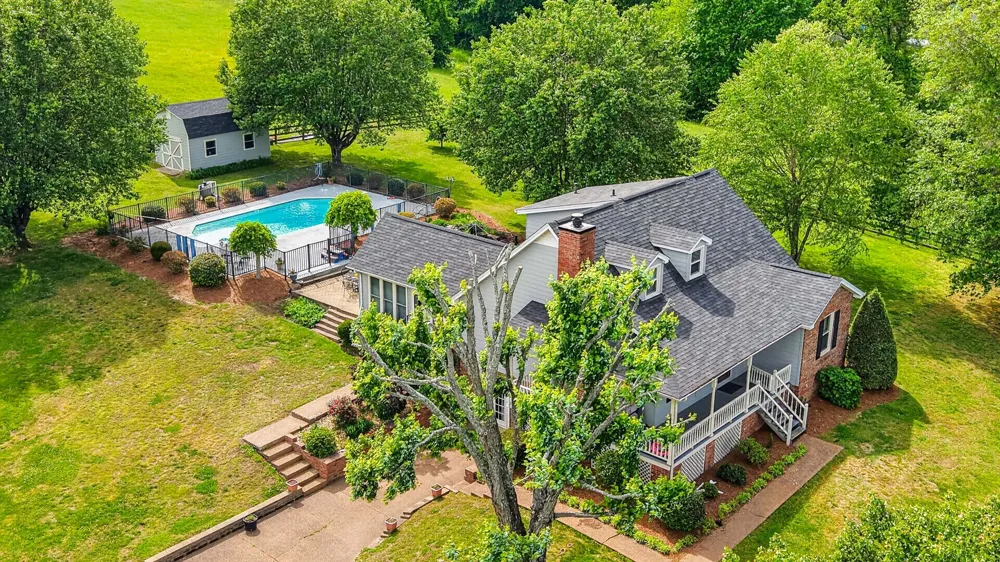 3146 Old Greenbrier Pike Greenbrier, TN 37073