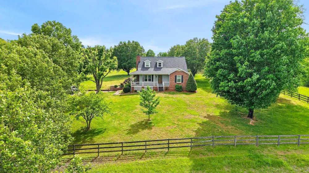 3146 Old Greenbrier Pike Greenbrier, TN 37073