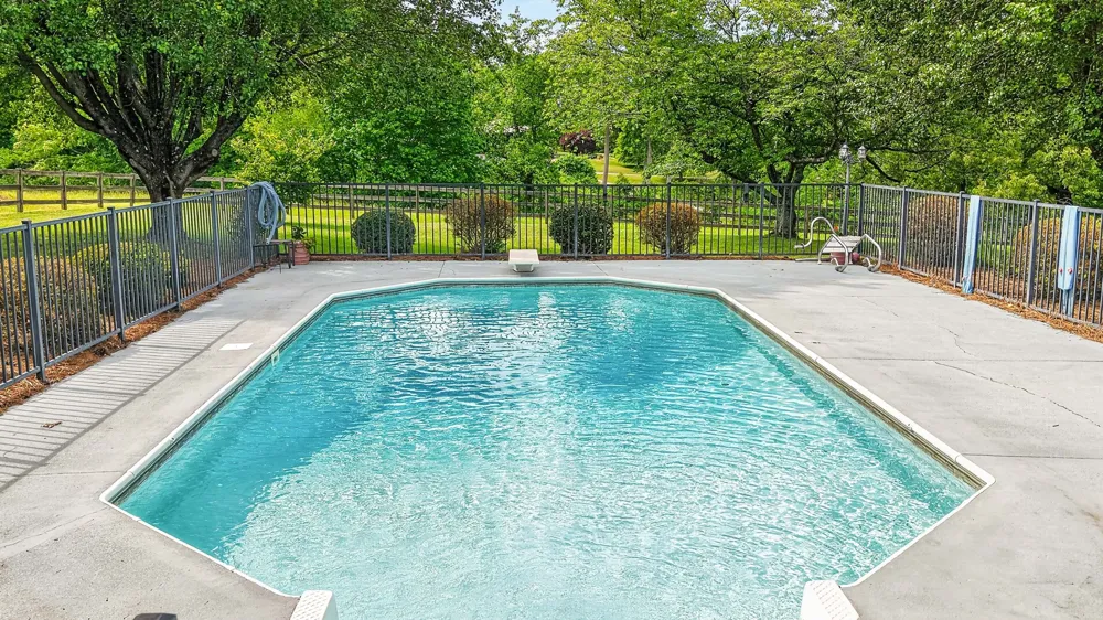 3146 Old Greenbrier Pike Greenbrier, TN 37073