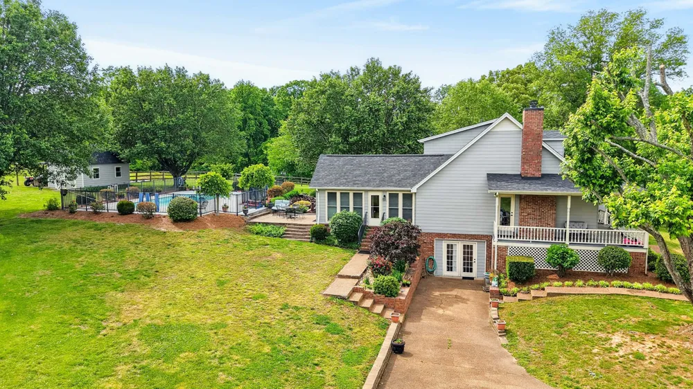3146 Old Greenbrier Pike Greenbrier, TN 37073