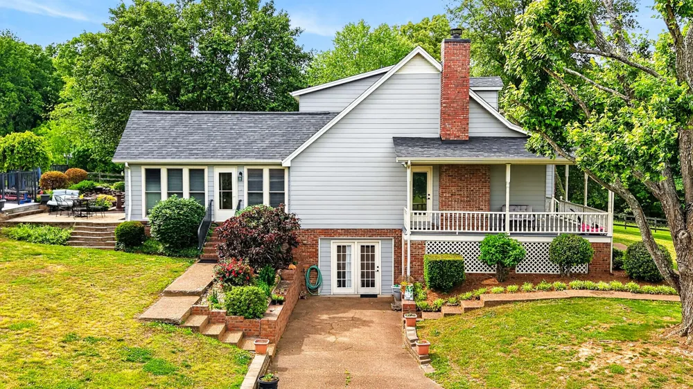 3146 Old Greenbrier Pike Greenbrier, TN 37073