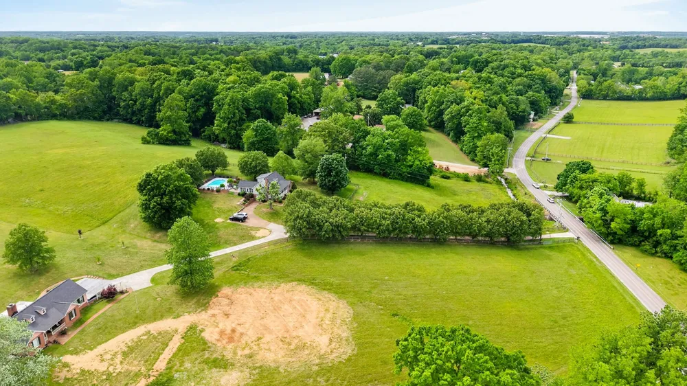 3146 Old Greenbrier Pike Greenbrier, TN 37073