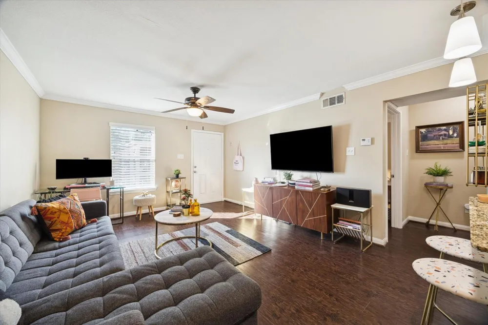 1600 W T C Jester Boulevard #35 Houston, TX 77008