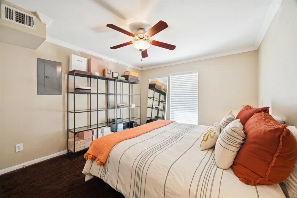 1600 W T C Jester Boulevard #35 Houston, TX 77008