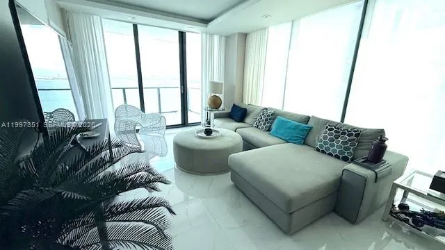 460 NE 28th St #2908 Miami, FL 33137