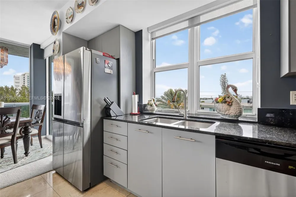 7910 Harbor Island Dr #406 North Bay Village, FL 33141