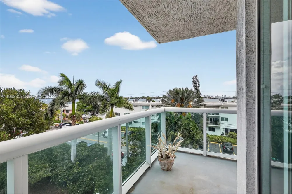 7910 Harbor Island Dr #406 North Bay Village, FL 33141