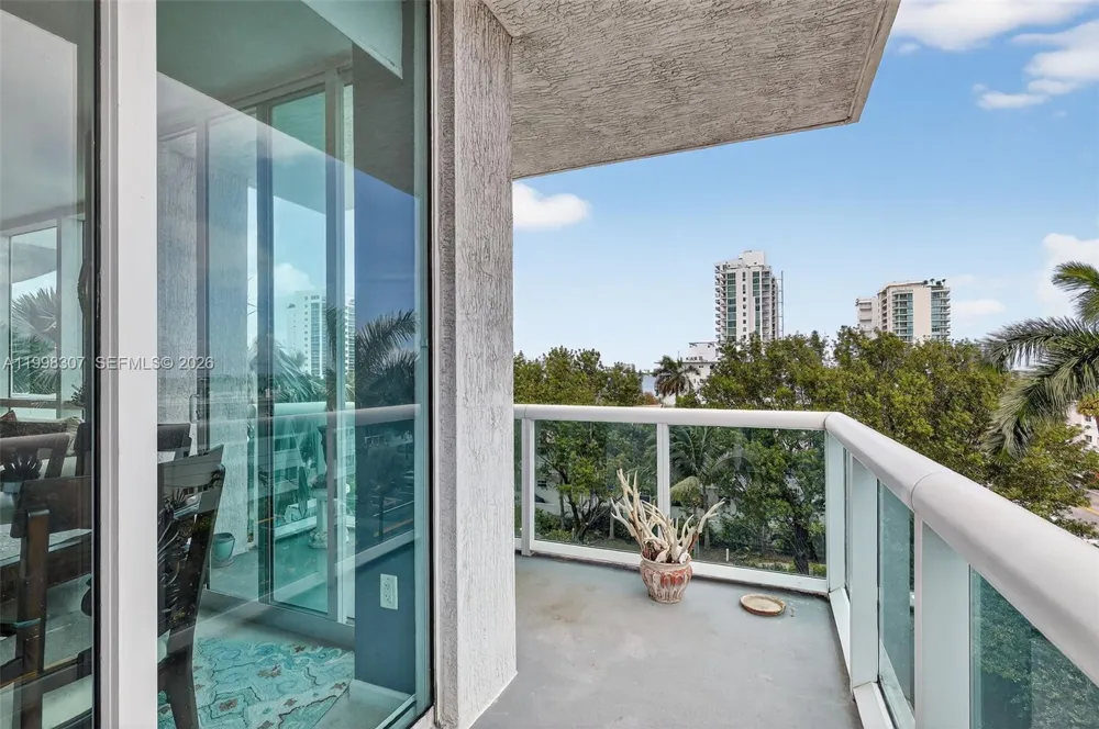 7910 Harbor Island Dr #406 North Bay Village, FL 33141
