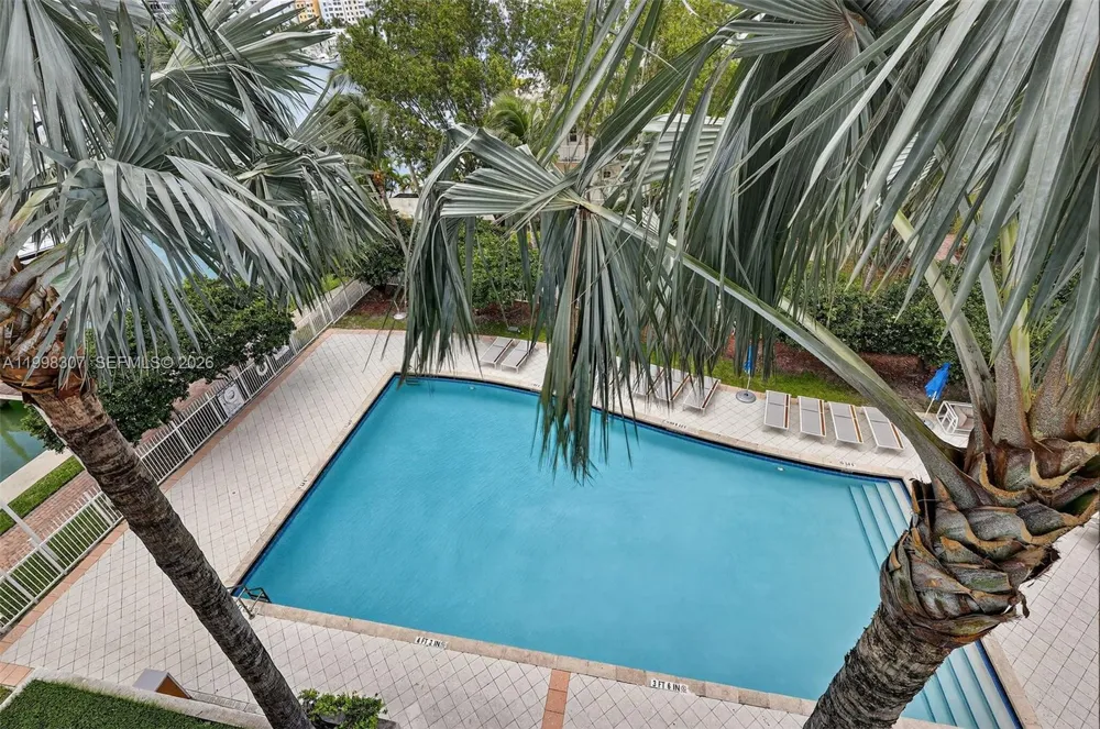 7910 Harbor Island Dr #406 North Bay Village, FL 33141