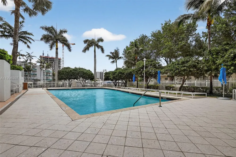 7910 Harbor Island Dr #406 North Bay Village, FL 33141