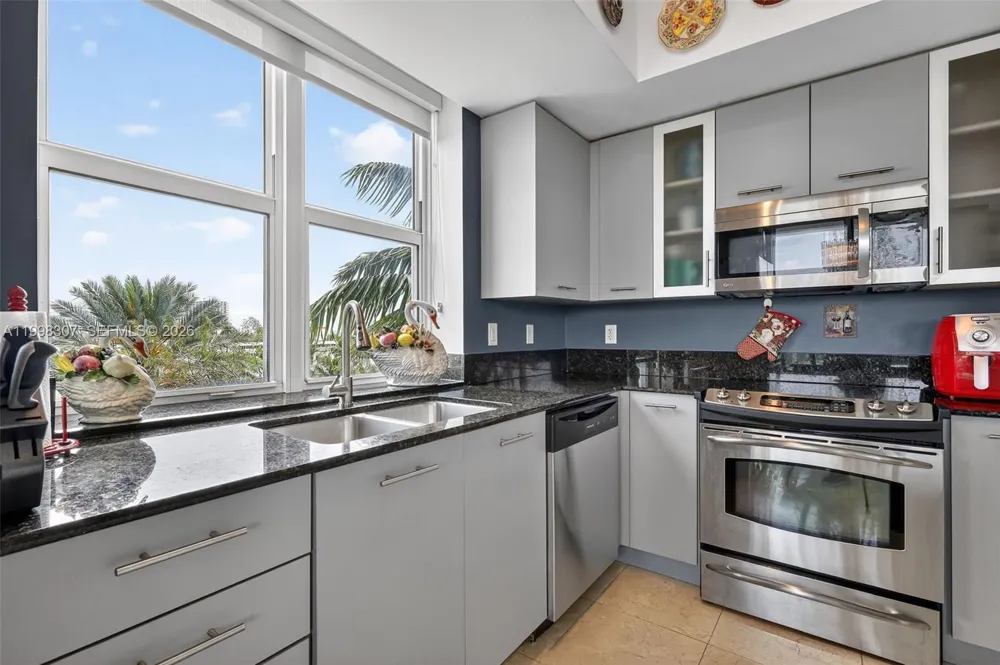 7910 Harbor Island Dr #406 North Bay Village, FL 33141