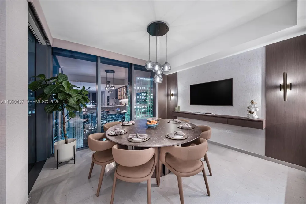 68 SE 6th St #3711 Miami, FL 33131