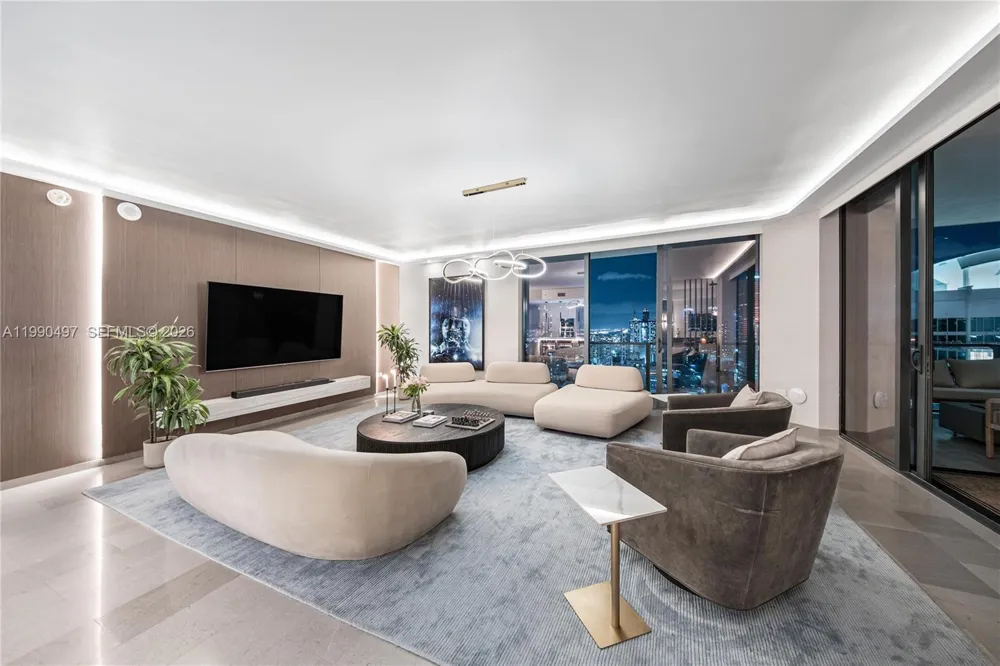 68 SE 6th St #3711 Miami, FL 33131