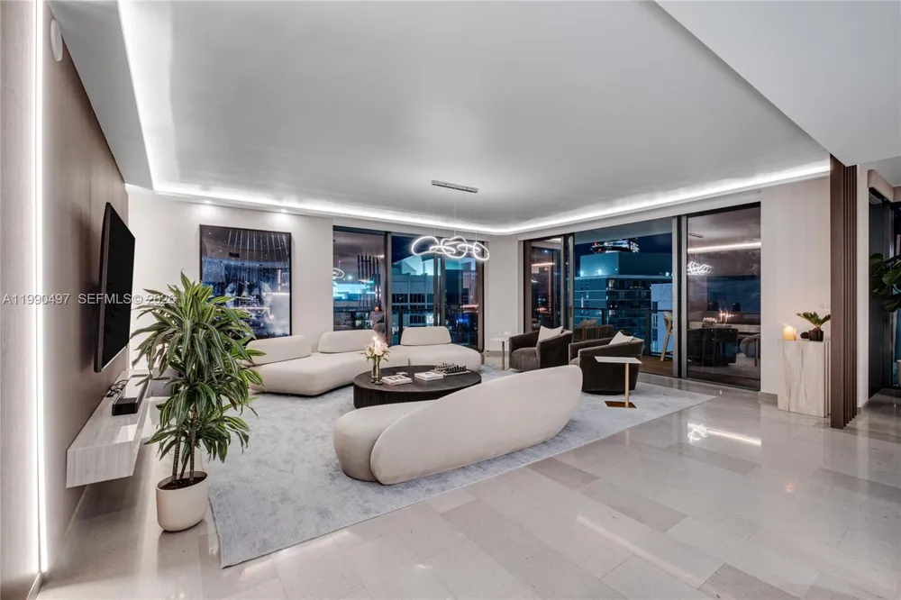 68 SE 6th St #3711 Miami, FL 33131