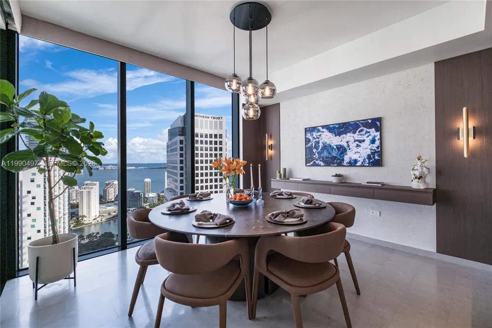 68 SE 6th St #3711 Miami, FL 33131