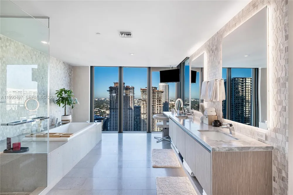 68 SE 6th St #3711 Miami, FL 33131