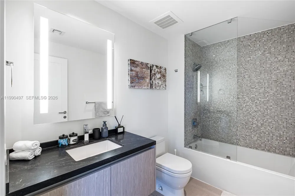 68 SE 6th St #3711 Miami, FL 33131