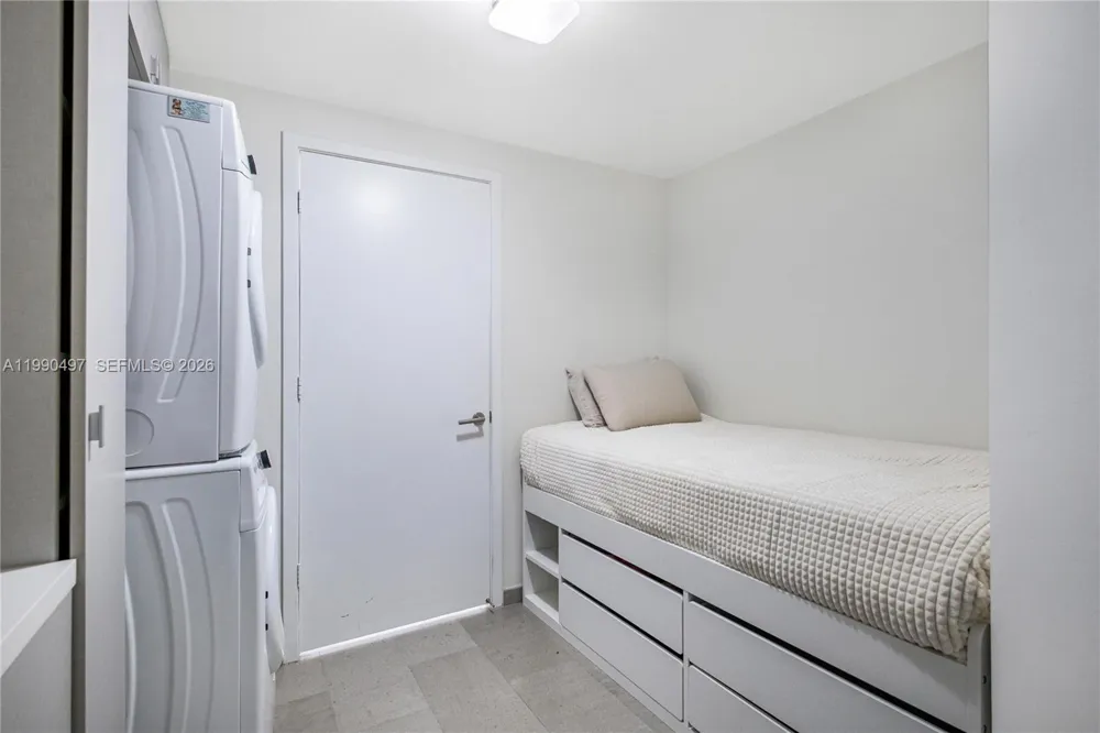 68 SE 6th St #3711 Miami, FL 33131